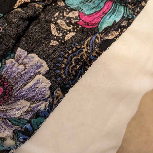 2/$20 VINTAGE floral pattern skirt - Picture 2 of 8